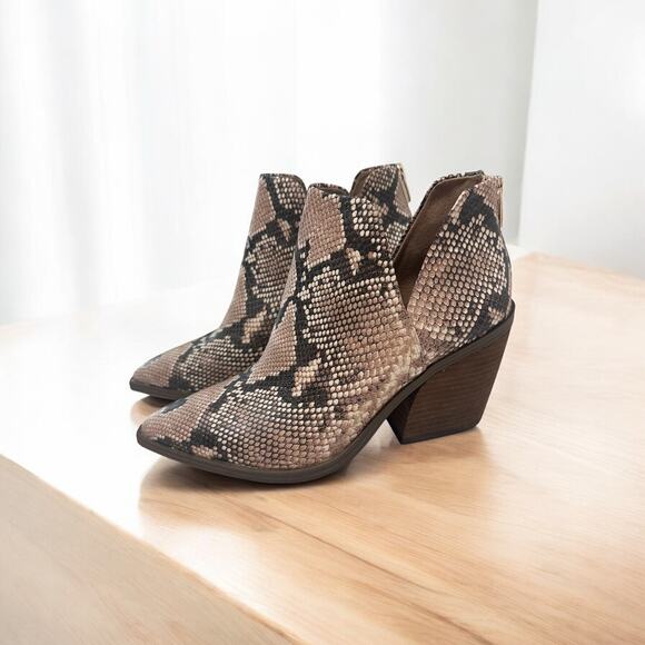 Vince Camuto Shoes - Vince Camuto Gigietta Snake Print Ankle Bootie Back Zip Ta Black Cream Size 11 M